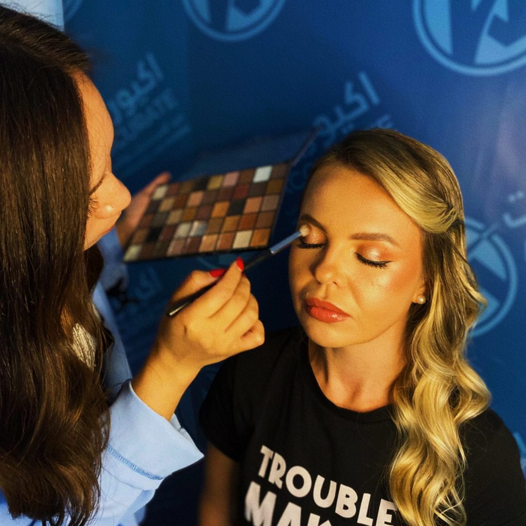 Live makeup class with instructor demonstrating contouring and blending techniques